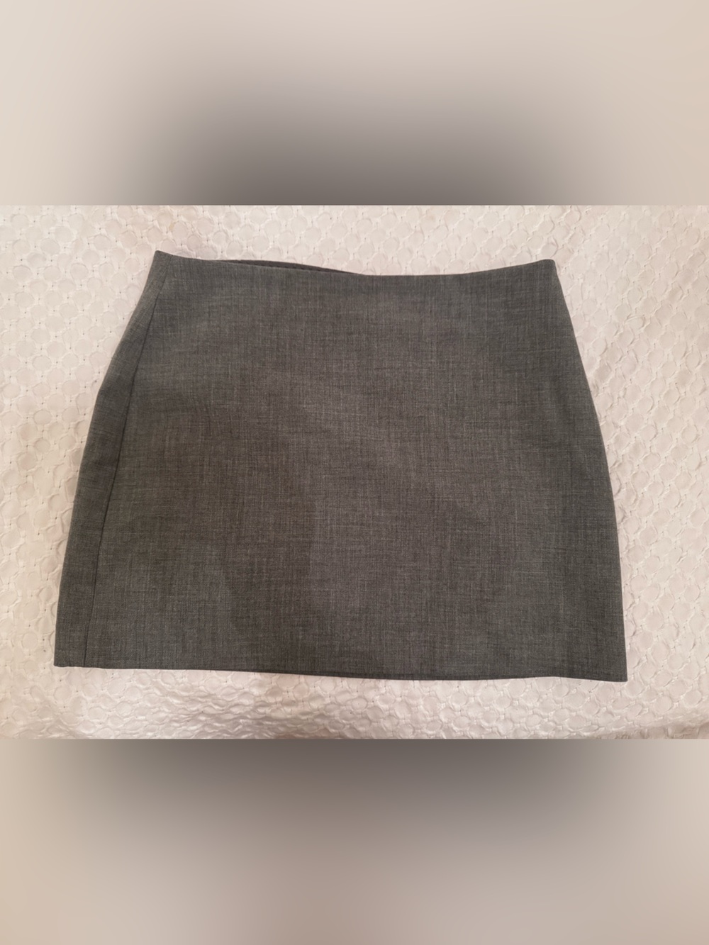 (NO STAIN IT IS SHADOW!) Aritzia Grey Mini Skirt Size 2